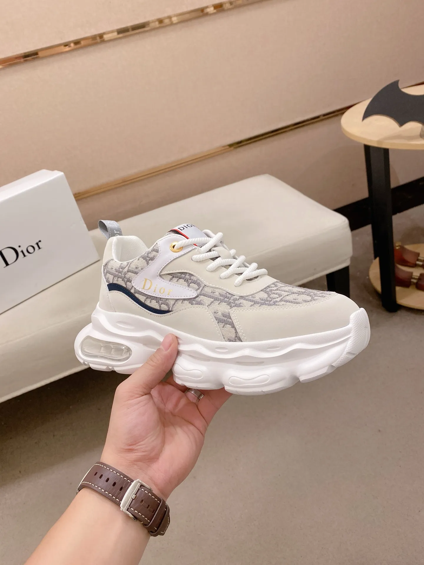 Men's shoes💰 462💰🇮🇹🇮🇹Dior d The new model is on sale at the same time at the counter. The upper 🇮🇹 is imported Italian first-layer cowhide, and the lining is fully imported sheepskin 💪💪. It is a complete 1⃣️ to 1⃣️ replica 🇮🇹💪💪, ⚠ Sole: The original sole is specially provided by the original factory. The exclusive movable molded sole is super comfortable. ⚠Original factory single goods, 🔍🔍high quality, you can enter and leave the counter at will, welcome to compare⚠. Code number:38-44